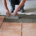 Poseur de carrelage à Metz (artisan en bâtiment)